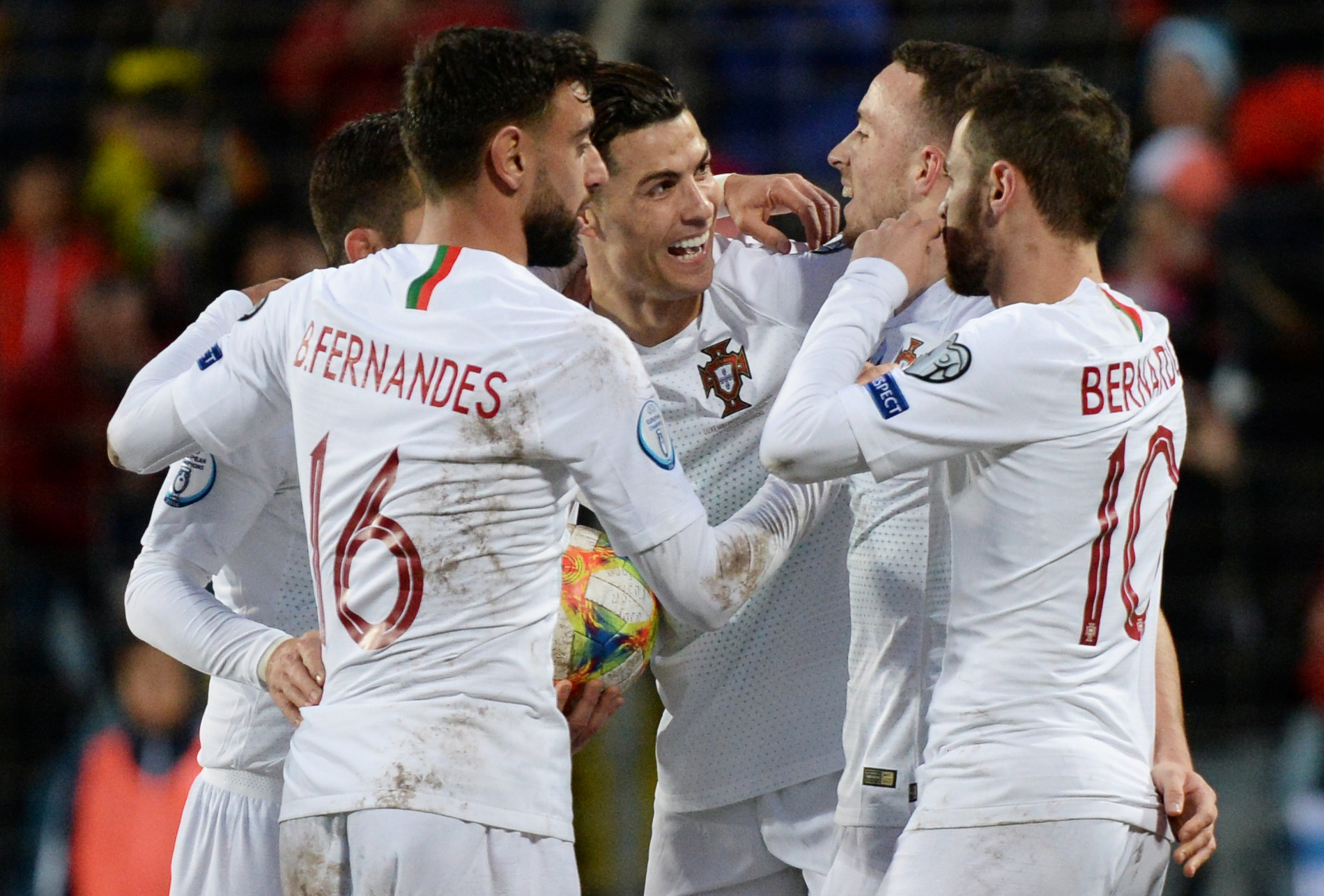 Ronaldo ghi bàn thứ 99, Bồ Đào Nha lách khe cửa hẹp dự Euro