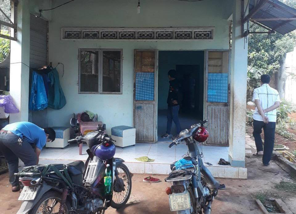 C&atilde;i nhau, vợ hờ d&ugrave;ng b&uacute;a đ&aacute;nh chồng tử vong - Ảnh 1.