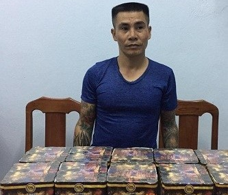 Bắt 2 đối tượng vận chuyển pháo trái phép đi bán kiếm lời