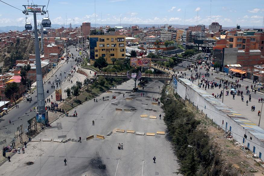 Cạn kiệt thức ăn, người d&acirc;n Bolivia chờ &ldquo;mưa r&agrave;o&rdquo; từ tr&ecirc;n kh&ocirc;ng - Ảnh 5.