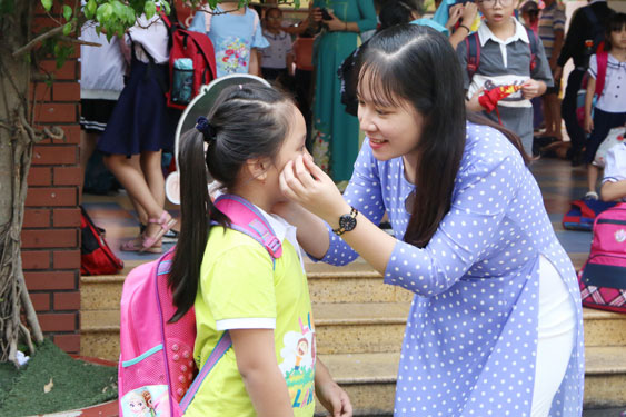 Đôi mắt học trò soi sáng lương tâm nghề giáo - Ảnh 2.