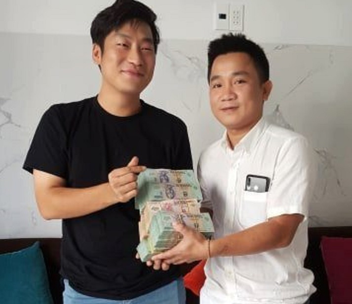 Kh&aacute;ch H&agrave;n Quốc bỏ 1,6 tỉ đồng hớ h&ecirc;nh, chủ nh&agrave; h&agrave;ng Hội An giữ hộ - Ảnh 1.