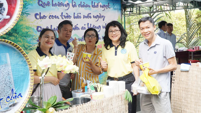 Ấm áp "Phiên chợ nghĩa tình"