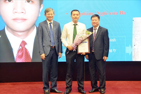 Trao giải cuộc thi viết "Gương sáng tiêu biểu ngành điện năm 2019"