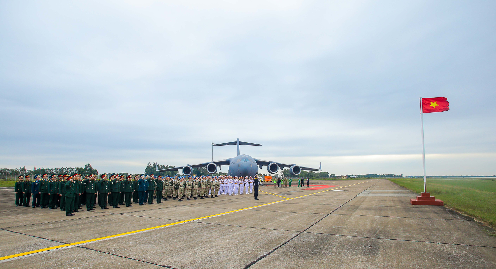 Cận cảnh ngựa thồ C-17 đưa Bệnh viện dã chiến lên đường gìn giữ hòa bình Liên Hiệp Quốc - Ảnh 11.