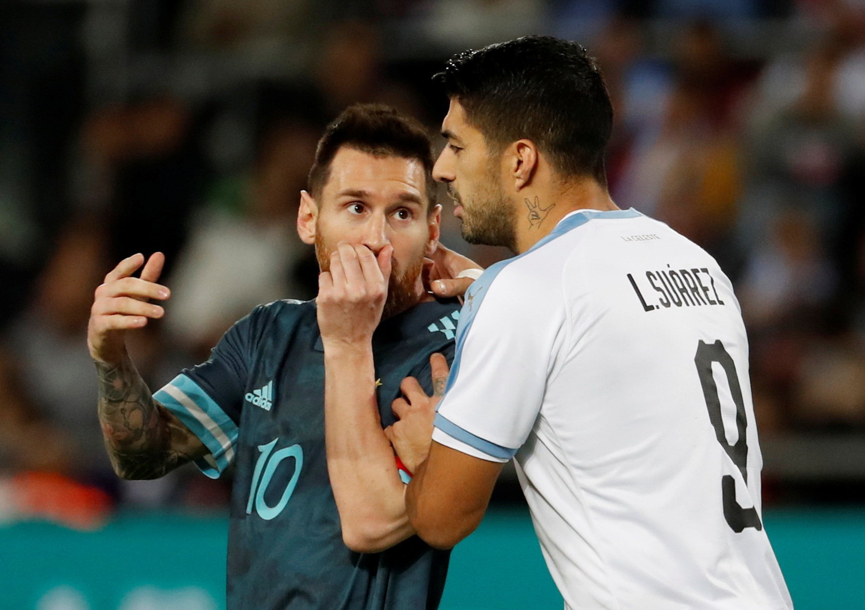 Suarez và Messi lập công nghẹt thở ở "siêu kinh điển River Plate"