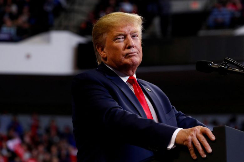 Vừa tạm thở phào vụ thuế, Tổng thống Trump lại nhấp nhổm vụ Nga