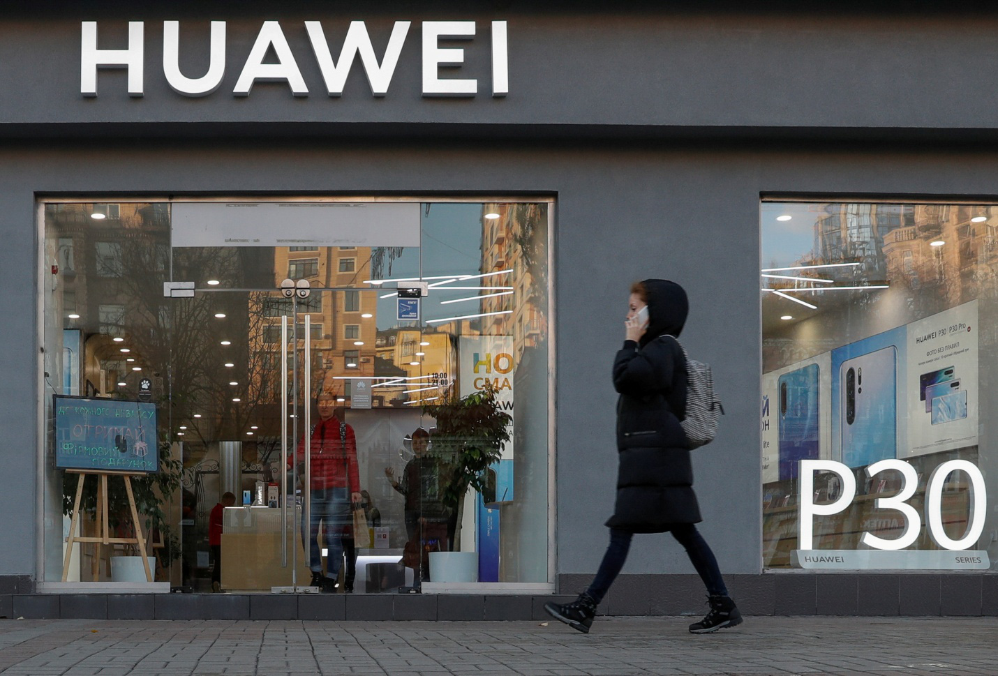 Mỹ gia hạn 90 ng&agrave;y, Huawei chưa y&ecirc;n - Ảnh 2.