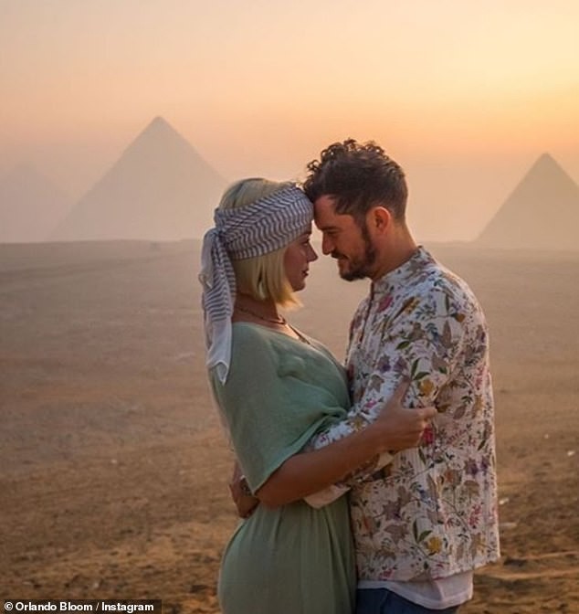 Katy Perry mừng sinh nhật 35 hoành tráng tận sa mạc - Ảnh 1.