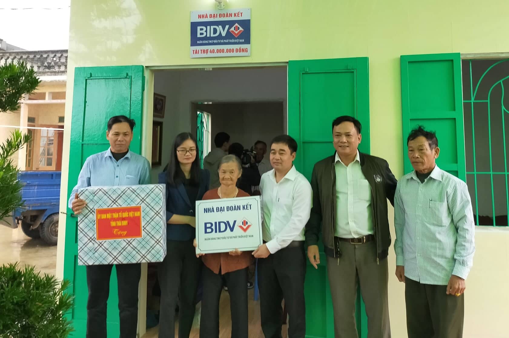 Trao nhà đại đoàn kết hỗ trợ người nghèo ở Thái Bình