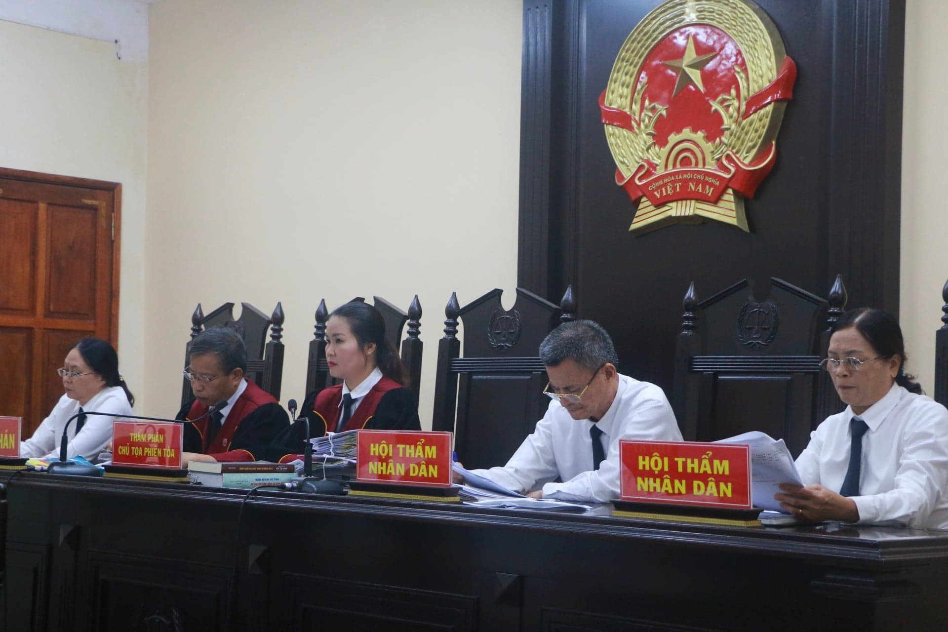 Mẹ của Phó trưởng Đoàn đại biểu Quốc hội tỉnh Hà Giang sẽ bị  "Khiển trách" vì "nhờ vả" nâng điểm