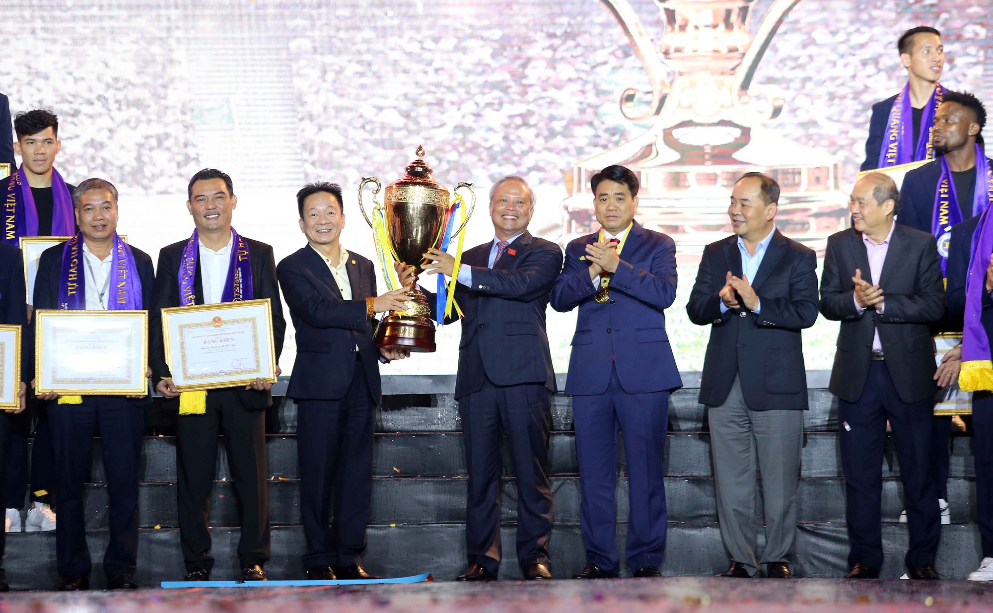 Quang Hải cùng CLB Hà Nội rạng ngời trong ngày vinh danh, đón nhận Huân chương Lao động hạng Ba - Ảnh 3.