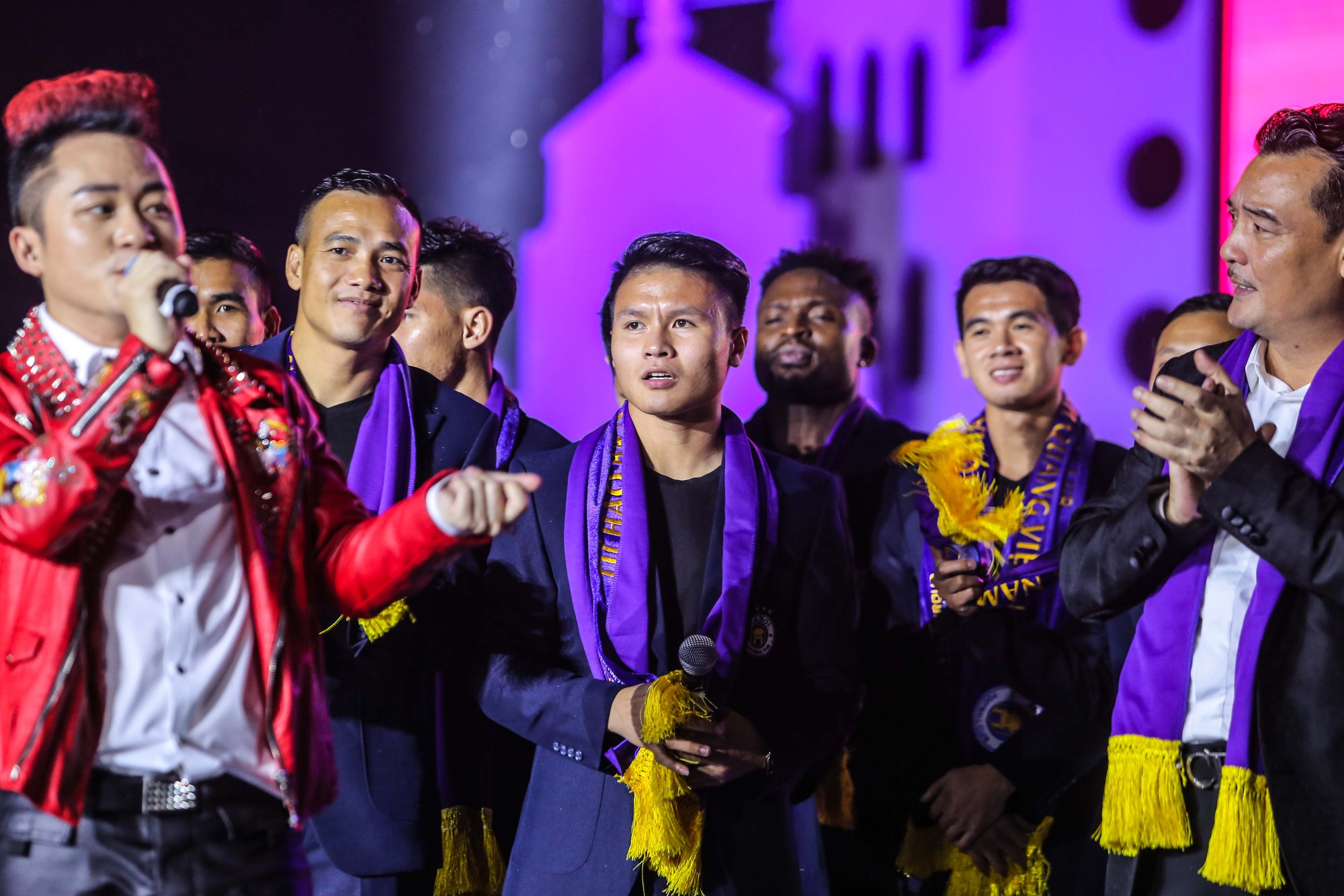 Quang Hải cùng CLB Hà Nội rạng ngời trong ngày vinh danh, đón nhận Huân chương Lao động hạng Ba - Ảnh 9.