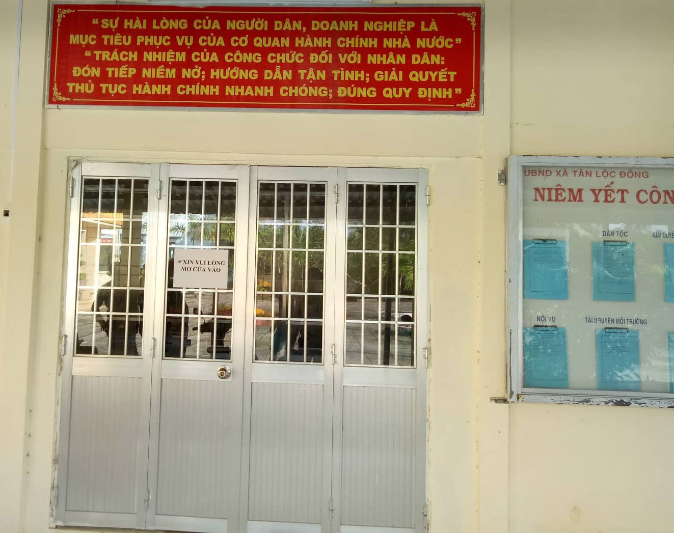Chủ tịch C&agrave; Mau chỉ đạo xử l&yacute; nghi&ecirc;m bộ phận 1 cửa vắng b&oacute;ng c&aacute;n bộ  - Ảnh 2.