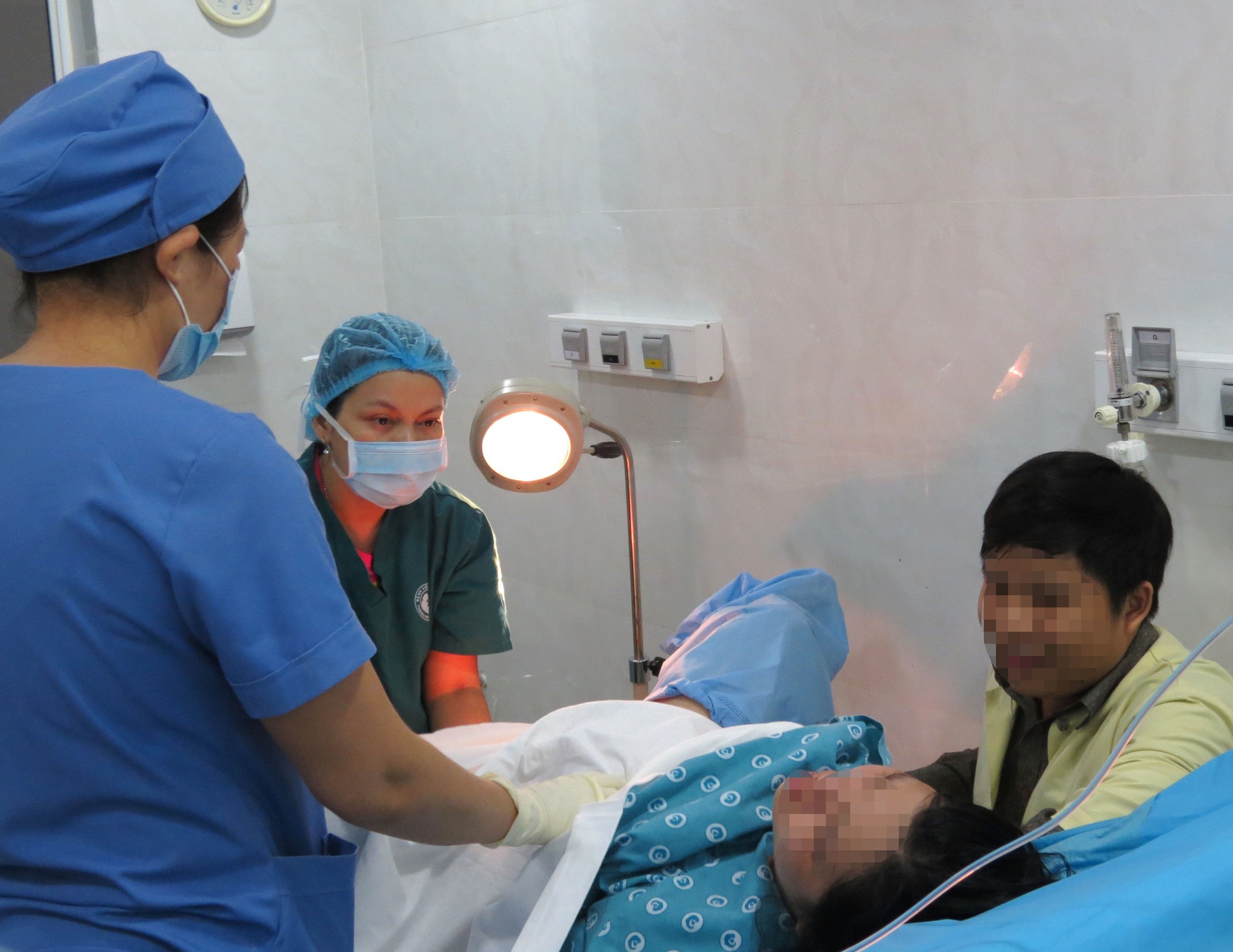 Sau thời ngưng chiến, đừng để v&agrave;o viện v&igrave;... chuyện ấy - Ảnh 1.