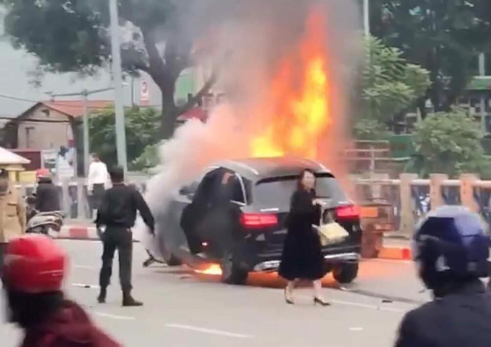 Vụ xe Mercedes gây tai nạn thảm khốc làm 1 người tử vong: Nữ tài xế tới công an trình diện