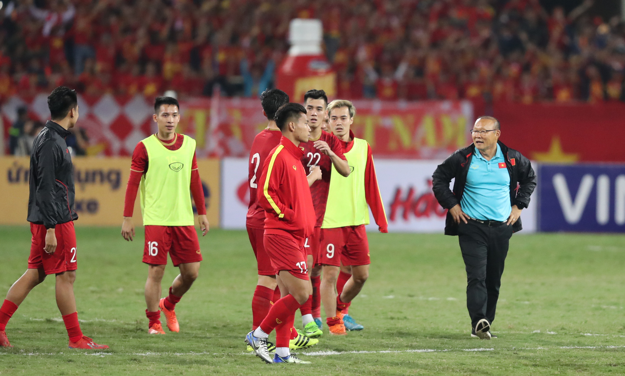 4/5 đội c&ograve;n cơ hội đi tiếp, tuyển Việt Nam kh&oacute; khăn như thế n&agrave;o? - Ảnh 1.