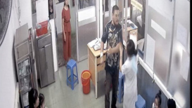Vụ người nhà bệnh nhân đánh nữ điều dưỡng: Không thể chấp nhận đánh người xong rồi xin lỗi!