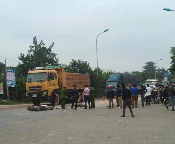 Nam sinh bị xe tải tông tử vong trên đường đi thăm thầy cô nhân ngày 20-11 về - Ảnh 1.