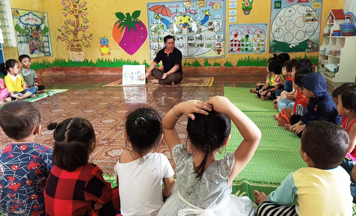 Chuyện những người thầy dạy trẻ tuổi bi bô nơi sơn cước miền Tây Thanh Hóa