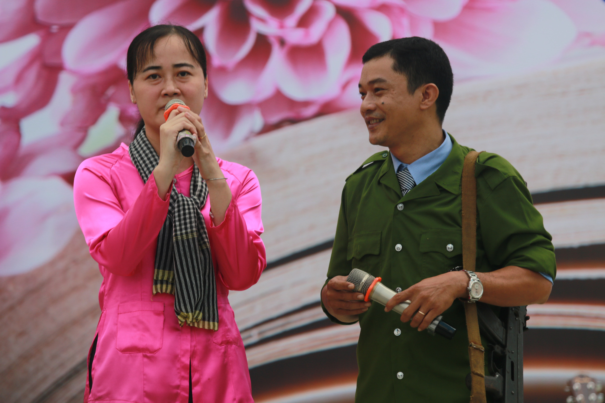 Những h&igrave;nh ảnh đẹp đốn tim trong ng&agrave;y Nh&agrave; gi&aacute;o Việt Nam - Ảnh 10.