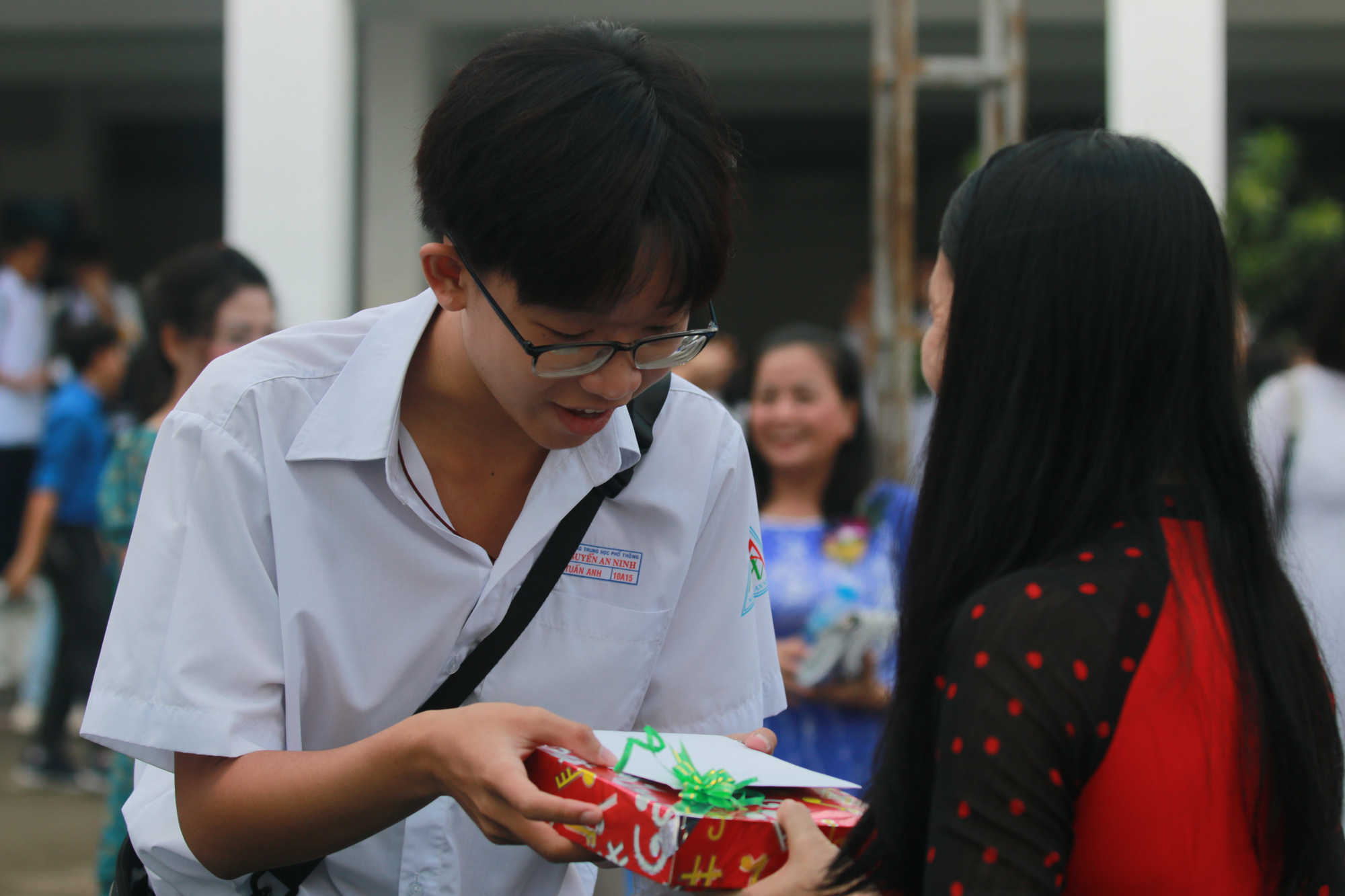 Thủ tướng Nguyễn Xuân Phúc yêu cầu "dạy chữ" đi đôi với "dạy người"
