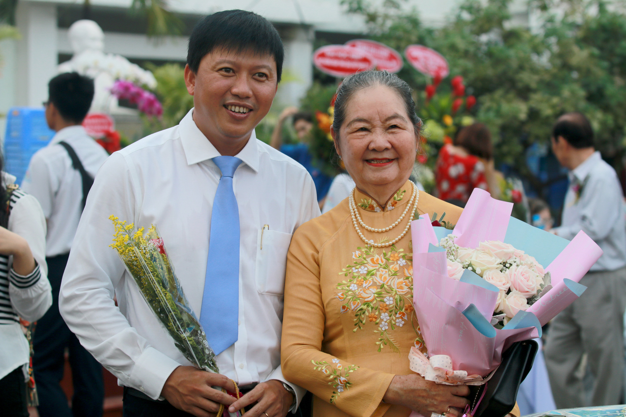 Những h&igrave;nh ảnh đẹp đốn tim trong ng&agrave;y Nh&agrave; gi&aacute;o Việt Nam - Ảnh 3.