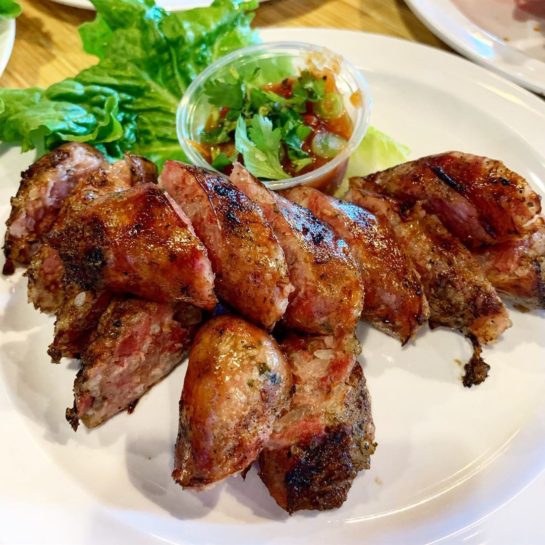 "Lên tiên" với xúc xích Lào