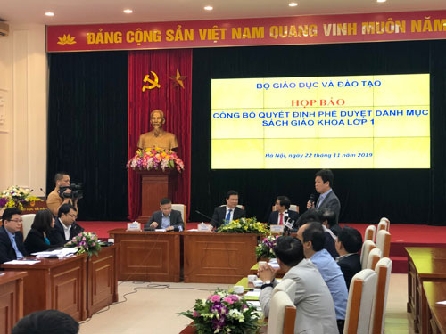 SGK lớp 1: Liệu có hết độc quyền?