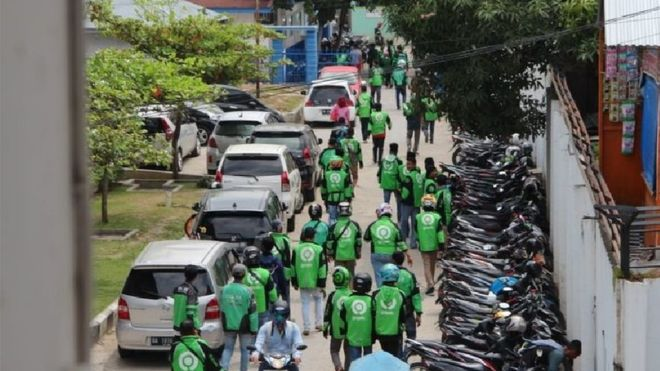 Tài xế xe ôm tràn vào bệnh viện "cướp" thi thể trẻ sơ sinh