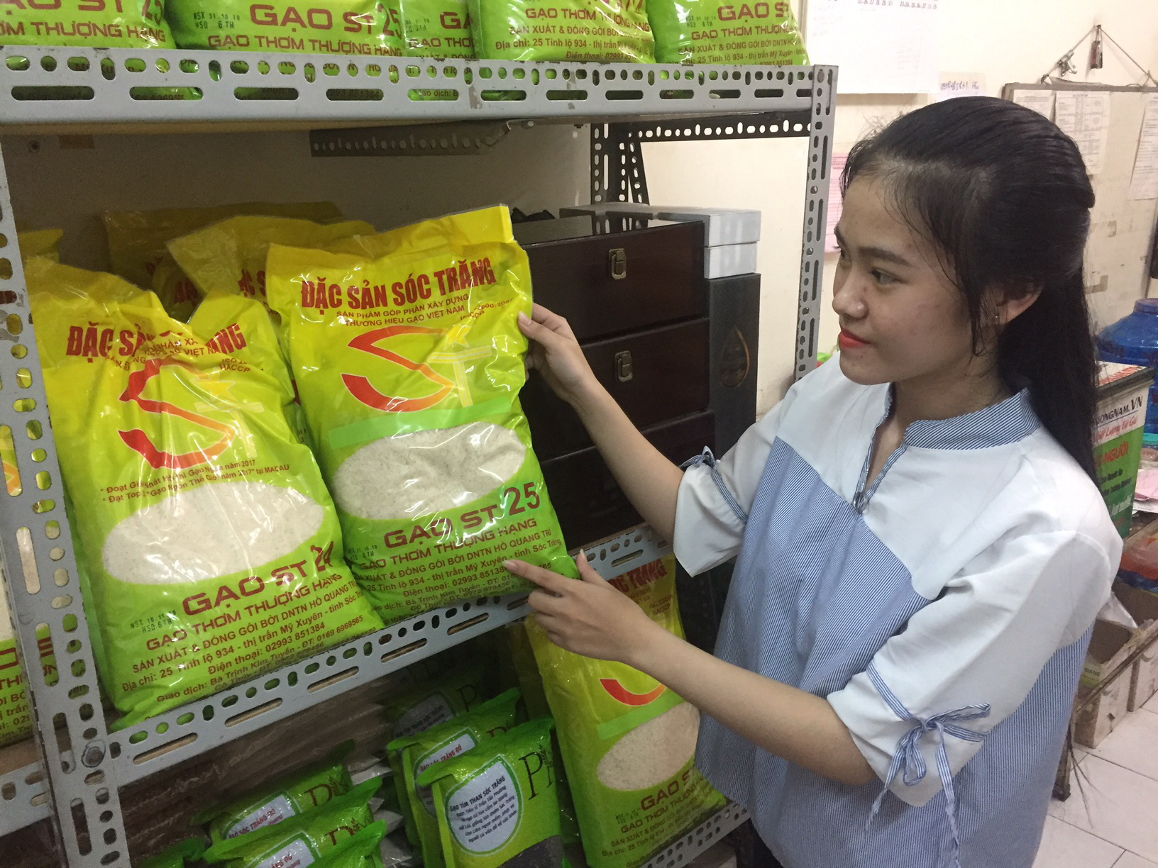 Gạo ST25 ngon nhất thế giới liên tục cháy hàng tại TP HCM - Ảnh 1.