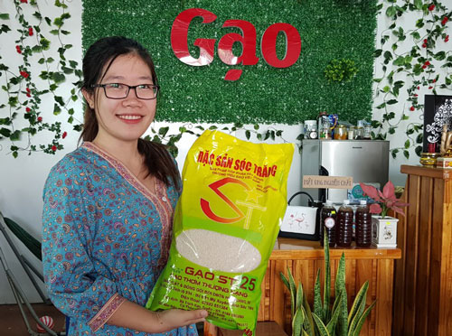 Ch&aacute;y h&agrave;ng gạo ngon nhất thế giới ST25 - Ảnh 1.