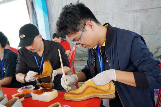 Quận 4 mở hội thi thợ giỏi ngành da giày