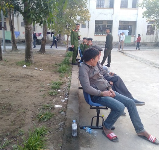 Mẹ con sản phụ tử vong bất thường, người nhà kéo tới bệnh viện