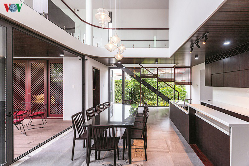 Ng&ocirc;i nh&agrave; hướng nội c&oacute; tường r&agrave;o c&acirc;y xanh - Ảnh 6.