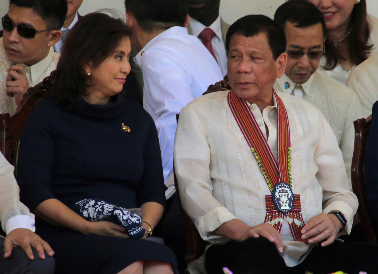 Vừa nâng lên, ông Duterte thẳng tay hạ cấp phó xuống