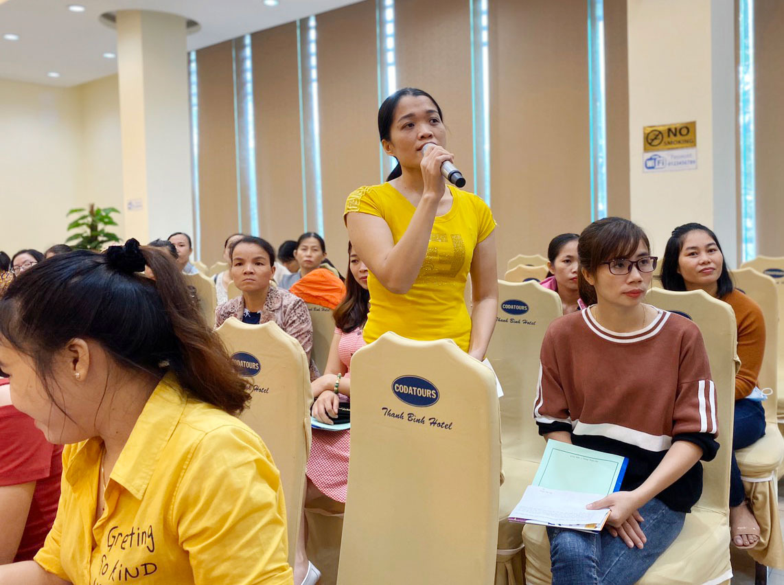 Nữ công nhân khốn khó trăm bề