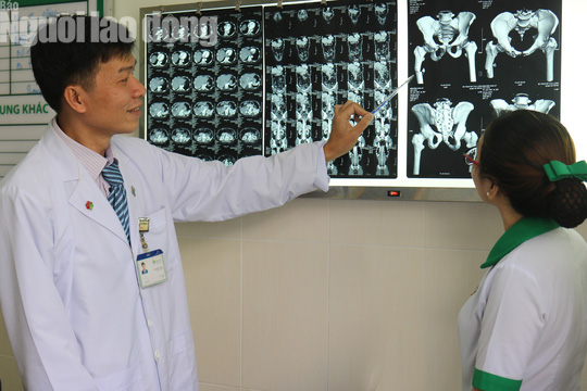 Th&ecirc;m 1 c&ocirc;ng nh&acirc;n nguy kịch v&igrave; bị trụ b&ecirc; t&ocirc;ng đ&egrave; tr&uacute;ng - Ảnh 1.