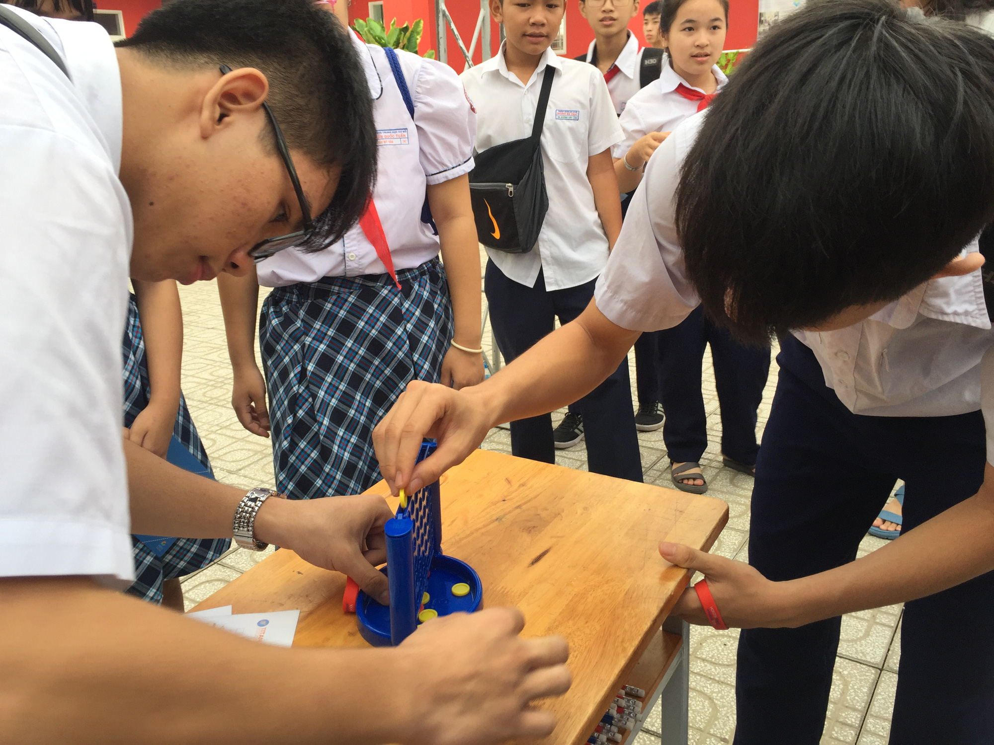 Vừa học vừa chơi ở Ng&agrave;y hội To&aacute;n học mở - Ảnh 3.