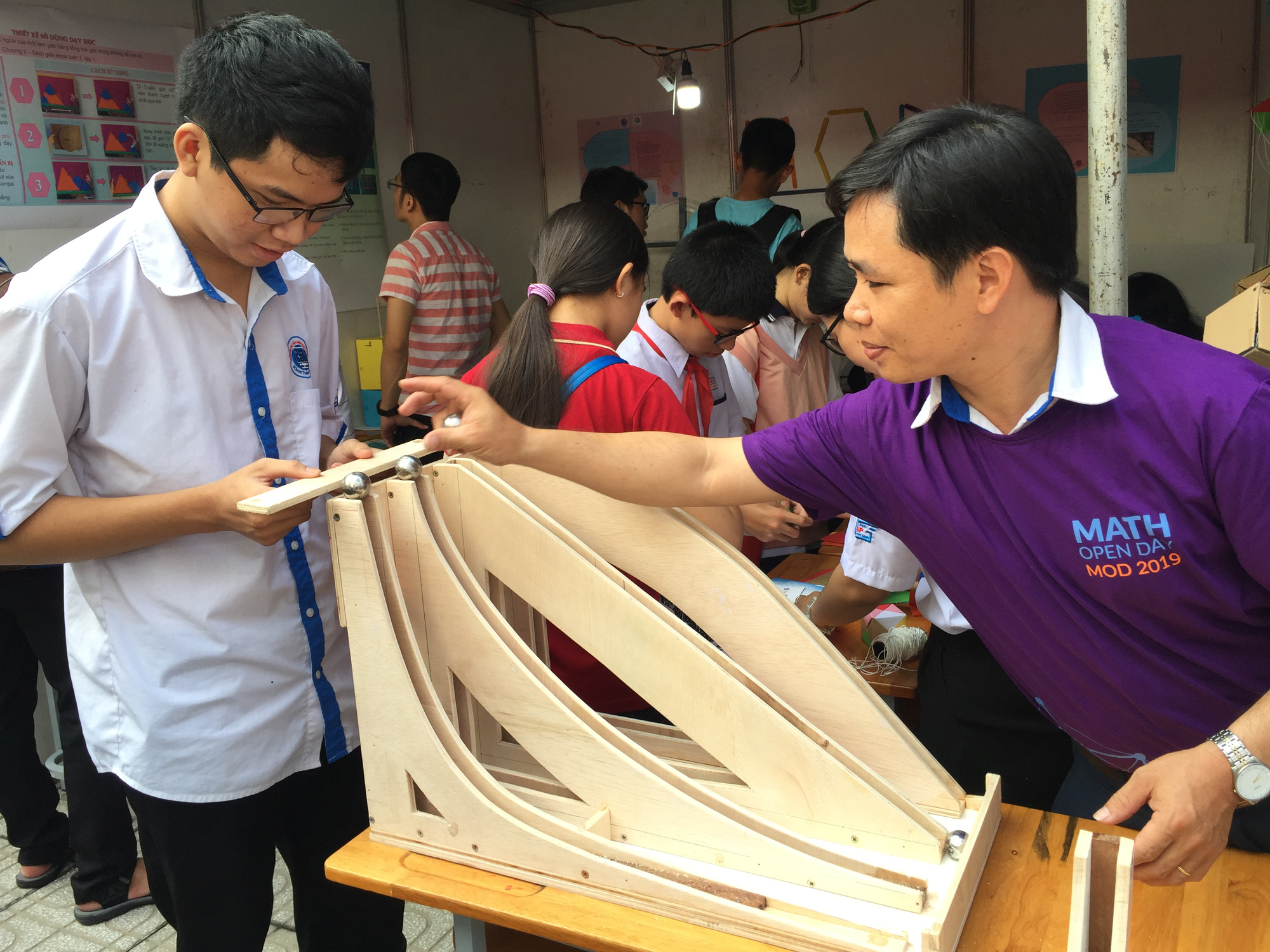 Vừa học vừa chơi ở Ng&agrave;y hội To&aacute;n học mở - Ảnh 5.