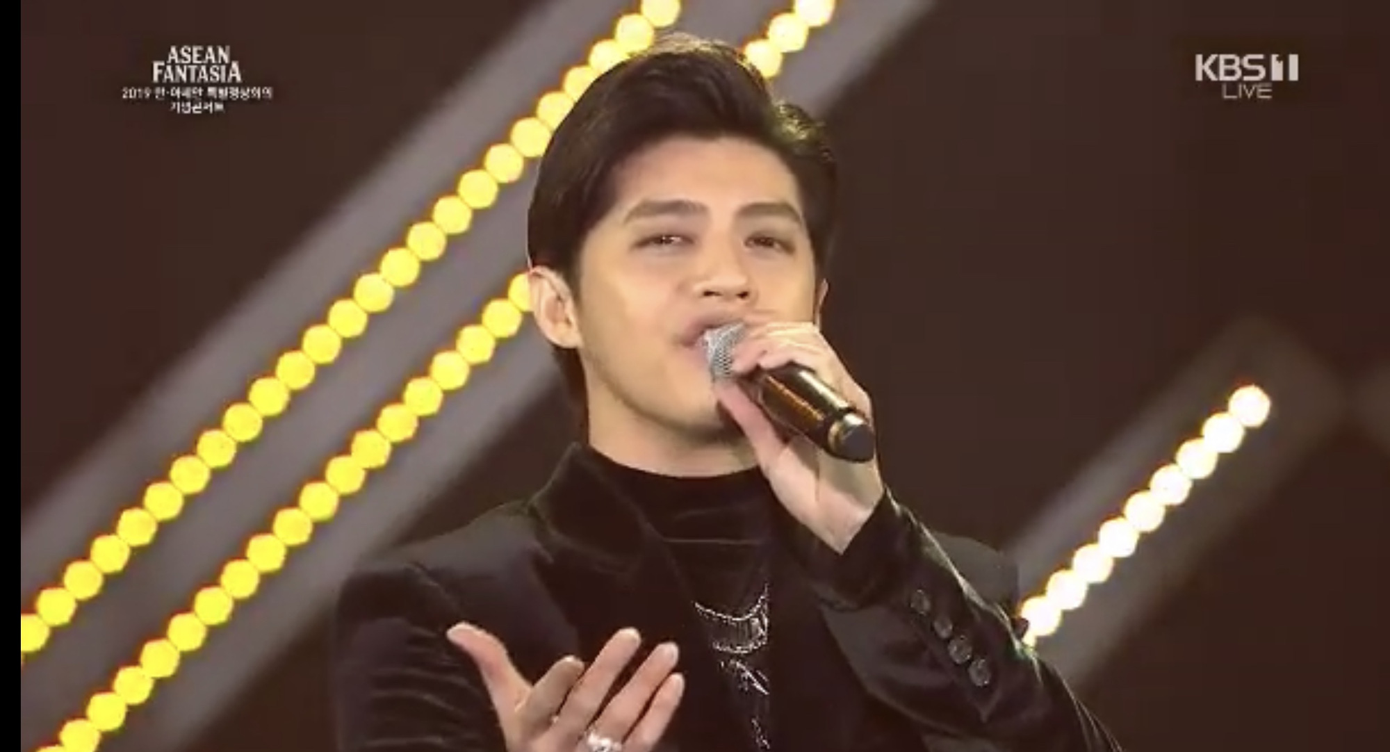 CLIP: Noo Phước Thịnh "thôi miên" khán giả Hàn Quốc