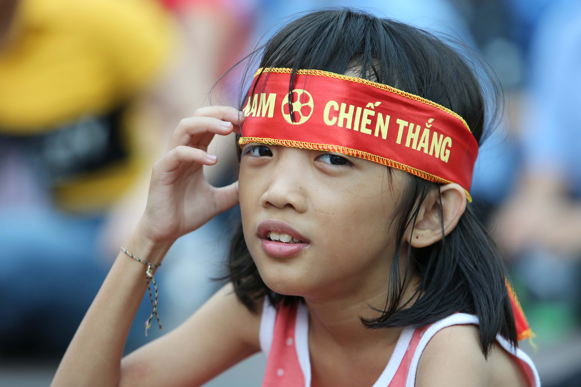 D&agrave;n CĐV nữ tưng bừng sau trận thắng đậm của U22 Việt Nam - Ảnh 3.