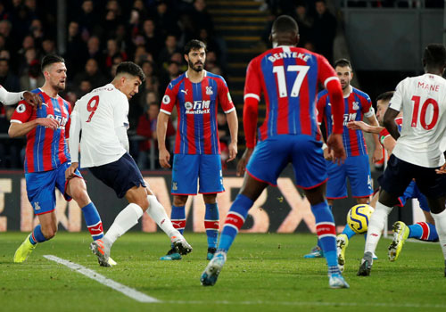 Liverpool thách thức sân cỏ Ngoại hạng