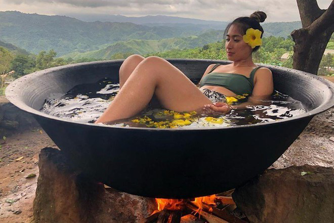 Tắm lộ thiên trong nồi nước đun sôi ở Philippines