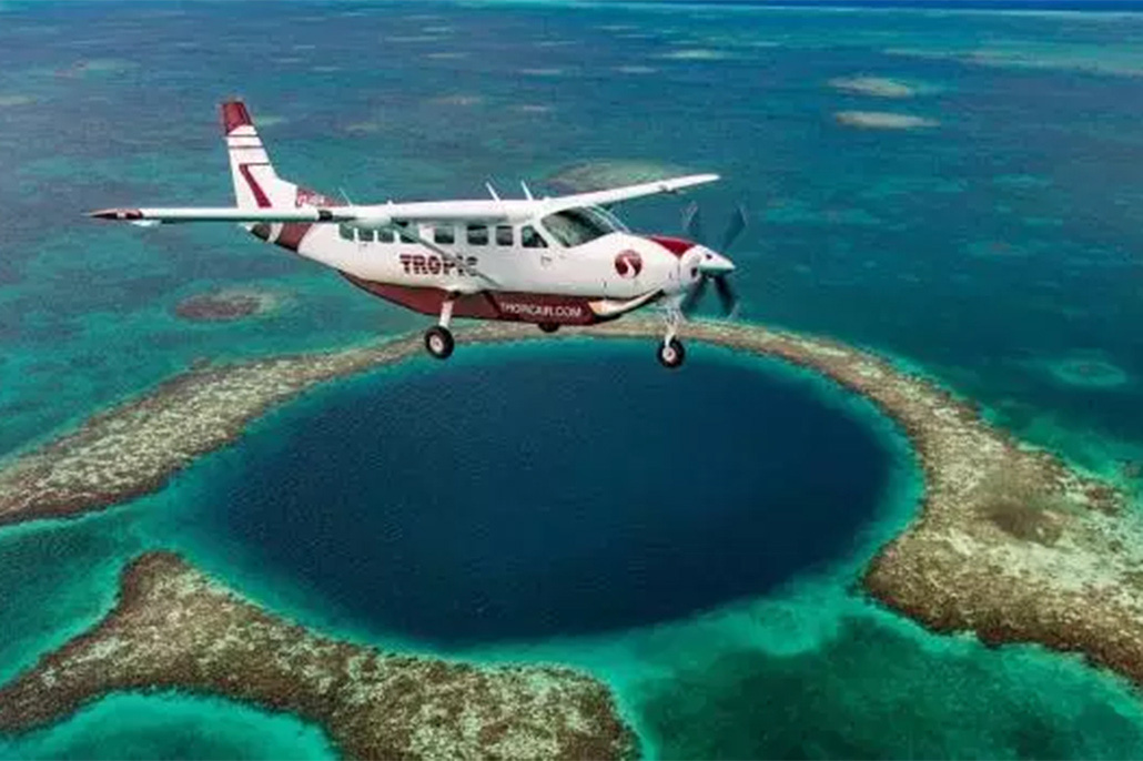 Cướp máy bay chở tiền, khoắng sạch không còn gì
