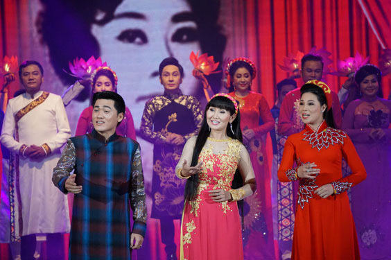Áo dài - Di sản văn hóa bị bỏ quên? (*): Hồ sơ còn trong hộc bàn cơ quan quản lý - Ảnh 2.