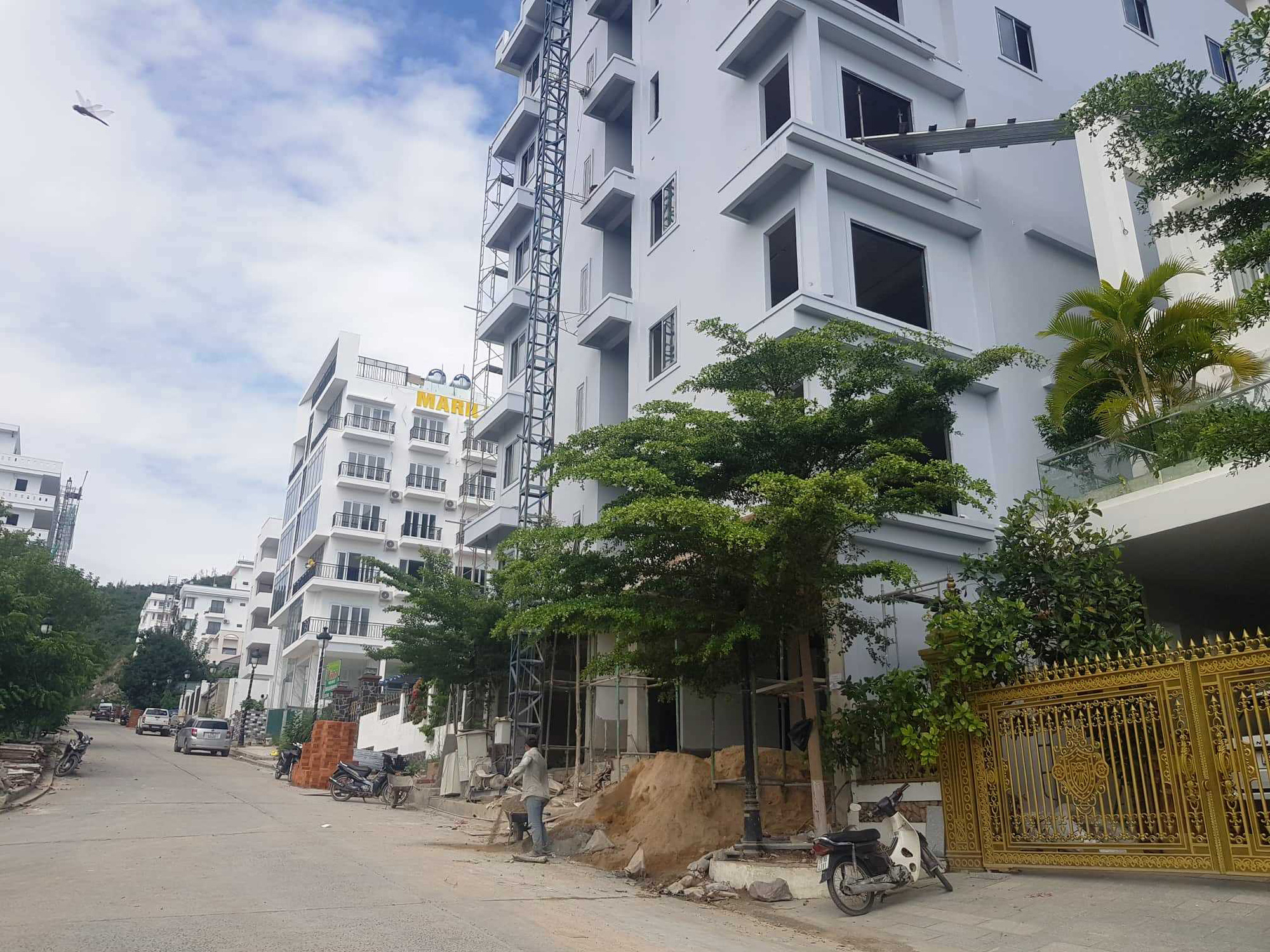 Ch&iacute;nh quyền lập chốt chặn thi c&ocirc;ng sai phạm tại dự &aacute;n biệt thư Ocean View Nha Trang - Ảnh 3.