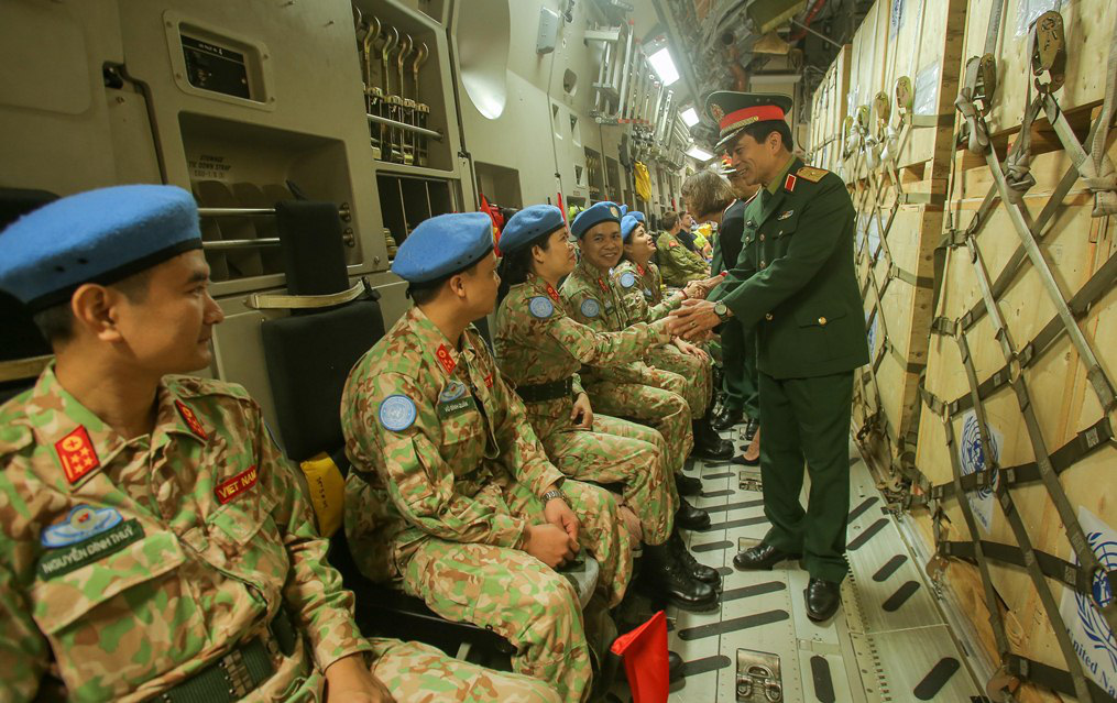 Cận cảnh ngựa thồ C-17 đưa bệnh viện d&atilde; chiến sang Nam Sudan l&agrave;m nhiệm vụ g&igrave;n giữ h&ograve;a b&igrave;nh - Ảnh 14.