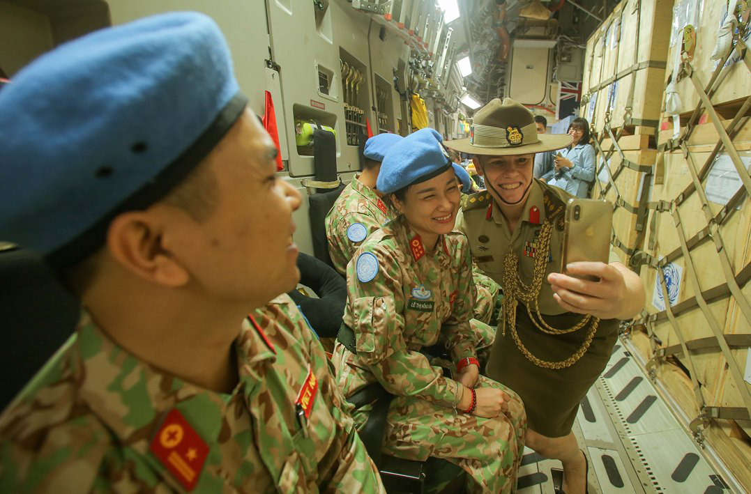 Cận cảnh ngựa thồ C-17 đưa bệnh viện d&atilde; chiến sang Nam Sudan l&agrave;m nhiệm vụ g&igrave;n giữ h&ograve;a b&igrave;nh - Ảnh 15.