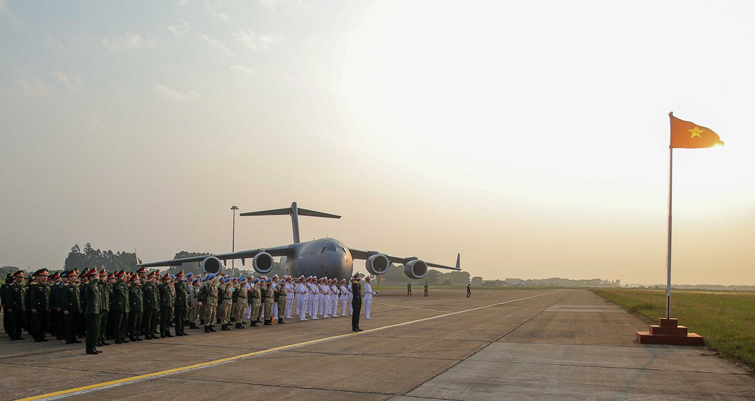 Cận cảnh ngựa thồ C-17 đưa bệnh viện d&atilde; chiến sang Nam Sudan l&agrave;m nhiệm vụ g&igrave;n giữ h&ograve;a b&igrave;nh - Ảnh 5.